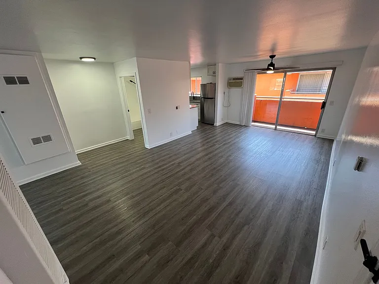 VRA27 LLC- "Villa Regency Apartments" — Photo 43