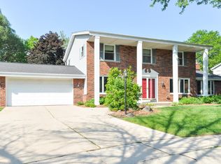 5723 Gladstone Ln, Greendale, WI 53129