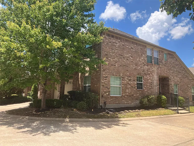 8907 Kleewood Dr — Photo 2