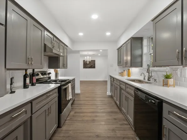 1816 Gravley Dr, Carrollton, TX 75006