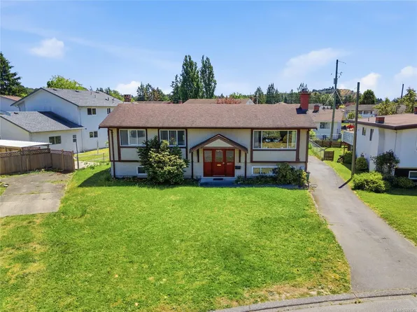 3971 Cedarwood St, Saanich, BC V8N 3N3