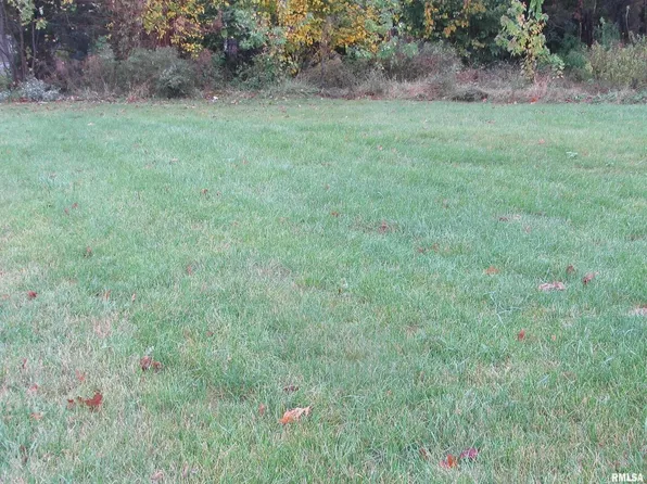 1230 Glenhurst Ct, Rock Island, IL 61201