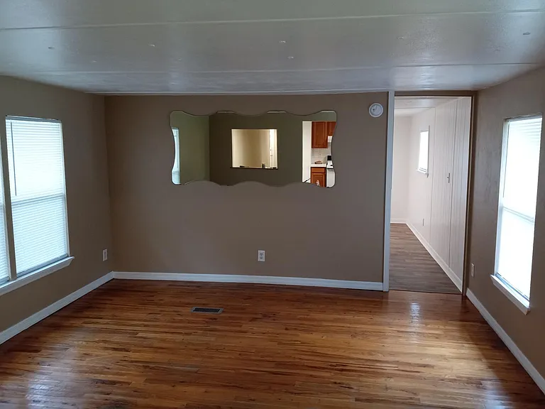 4660 SE 18th Pl — Photo 3