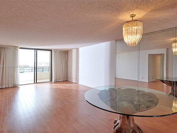 4th image of 2500 Parkview Dr APT 1415