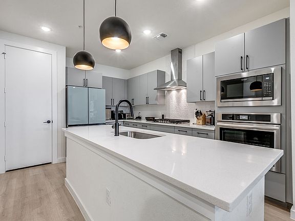 5th image of 719 E Locust St #4110