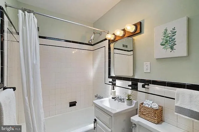 2325 Huidekoper Pl NW — Photo 11