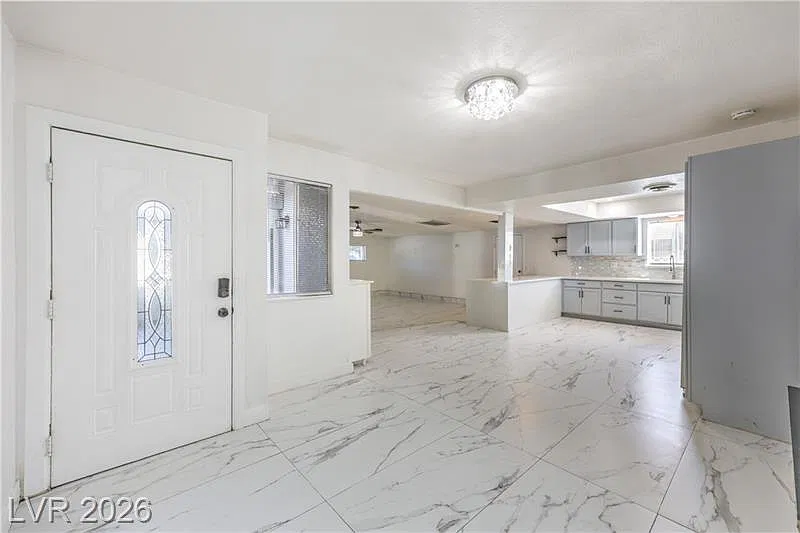 1908 E Melinda Ave — Photo 4