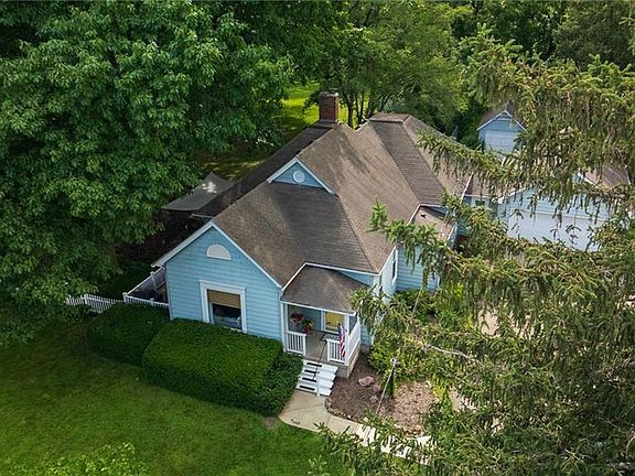 3rd image of 2304 Maple Ave