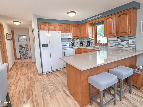 5th image of 812 Great Plains Ct