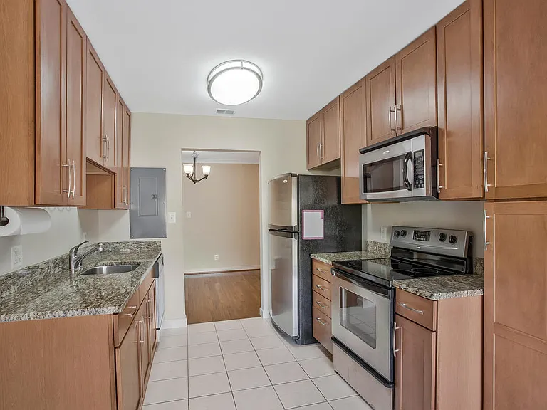 302 Hilltop Ln #K — Photo 10