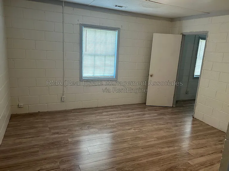 923 Cleveland St — Photo 5