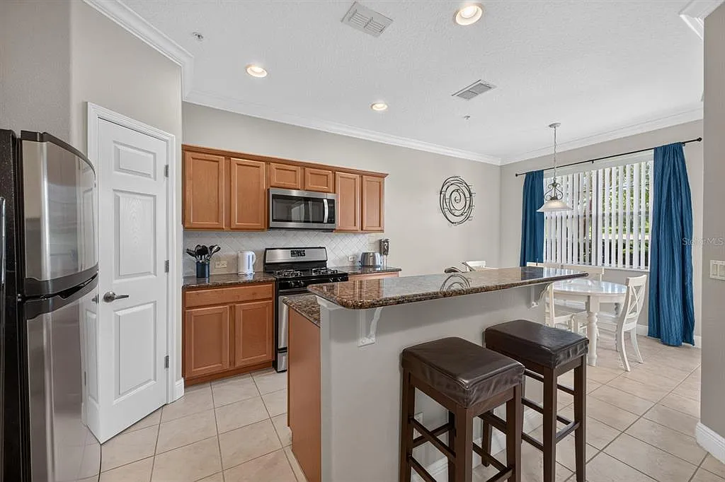 3 bed, 2.5 bath, 1686 sqft, $1,900 — Photo 4