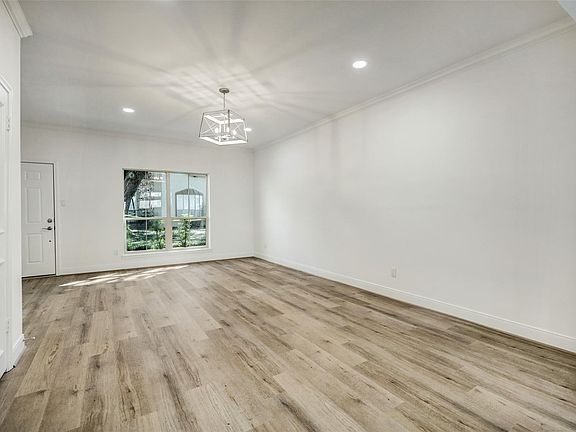 5th image of 14715 Barryknoll Ln APT 142