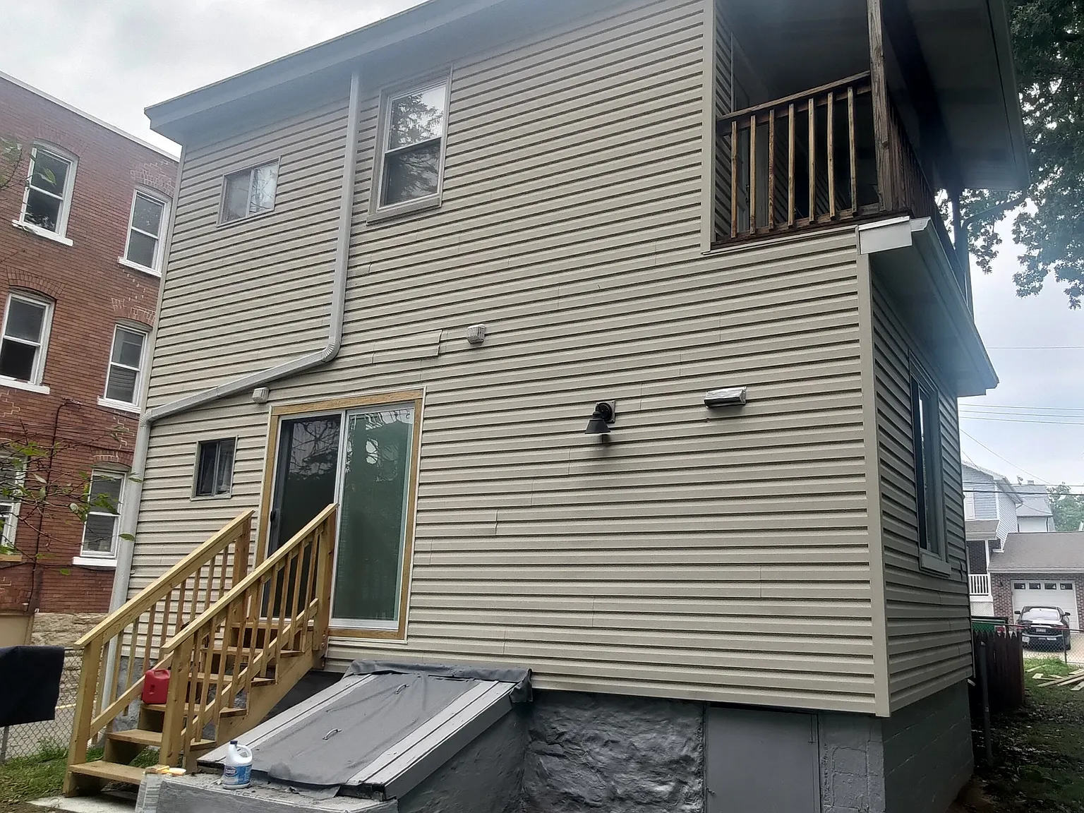6 bed, 4146 sqft, $2,000 — Photo 2