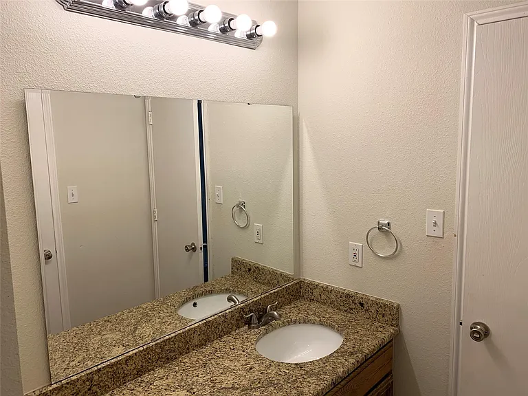 1021 Olivewood Ln — Photo 4