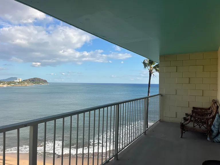 Other side of large lanai (twice the size of the common studio size units).