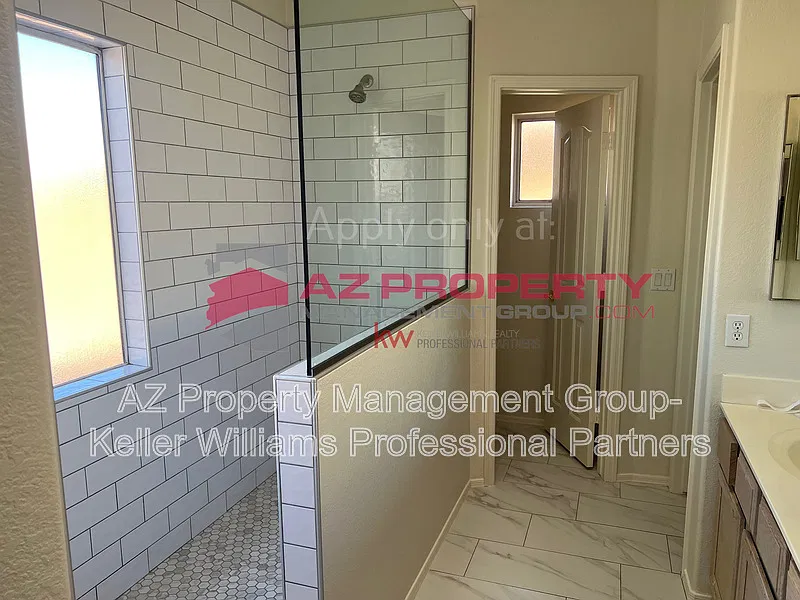 3 bed, 2.0 bath, 1278 sqft, $1,900 — Photo 3