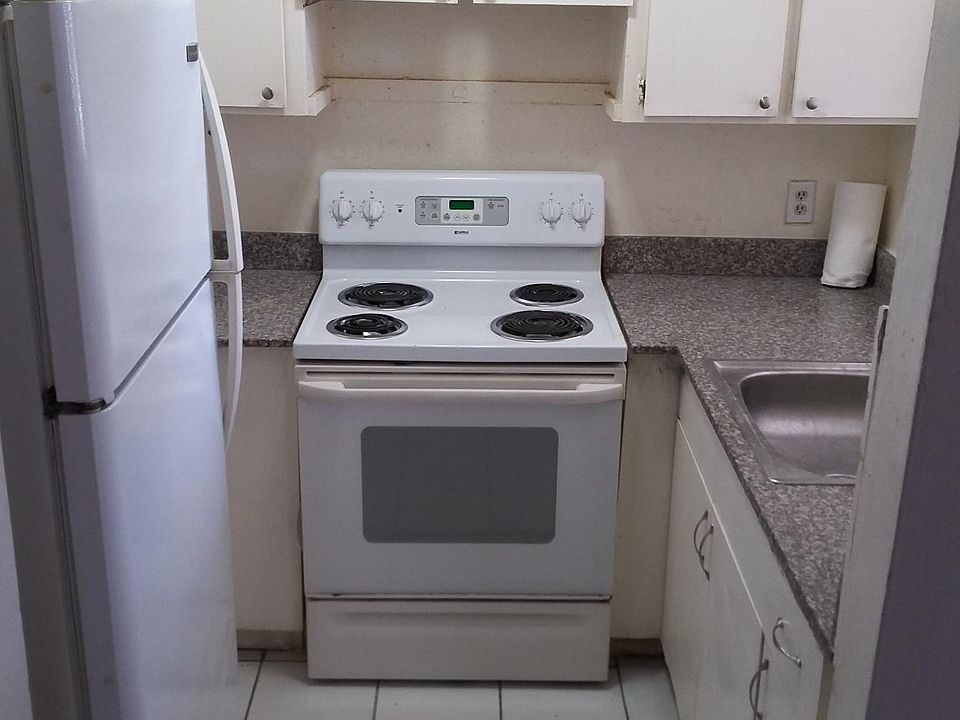2nd image of 568 SW 4th St