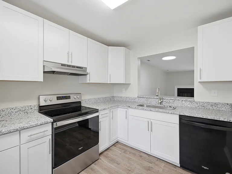 5109 Glenwood Way — Photo 12