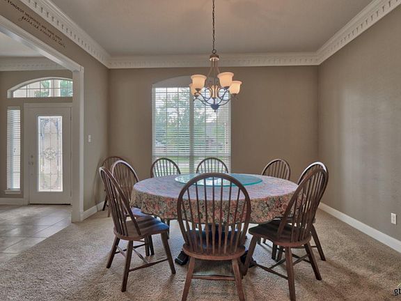 4th image of 1923 Old Oak Dr