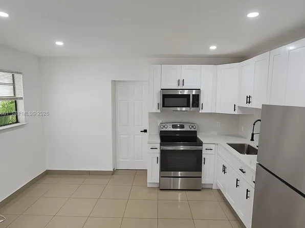 1046 Foster Rd #0, Hallandale, FL 33009