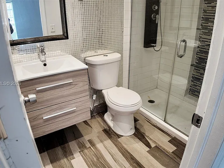 2138 SW 6th St #101 — Photo 17