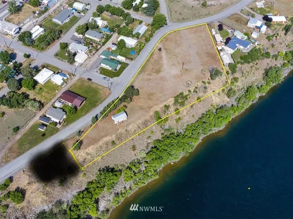 2011 Columbia Ave, Bridgeport, WA 98813