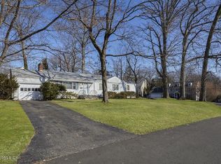 1 Cross Ridge Dr, Old Greenwich, CT 06870