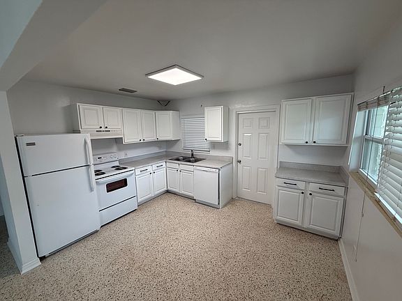 3rd image of 4109 W Carmen St