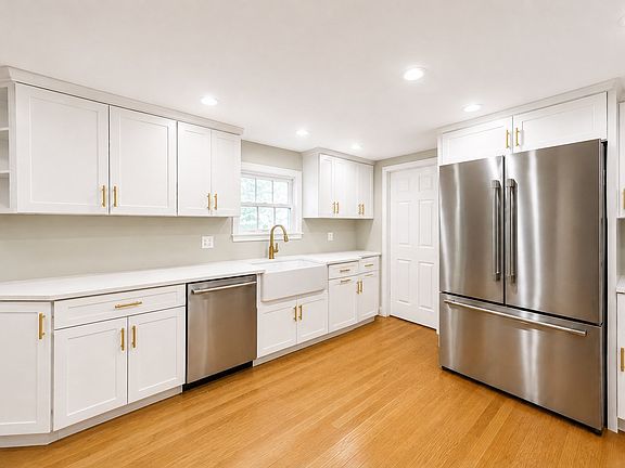 4th image of 96 Wompatuck Rd