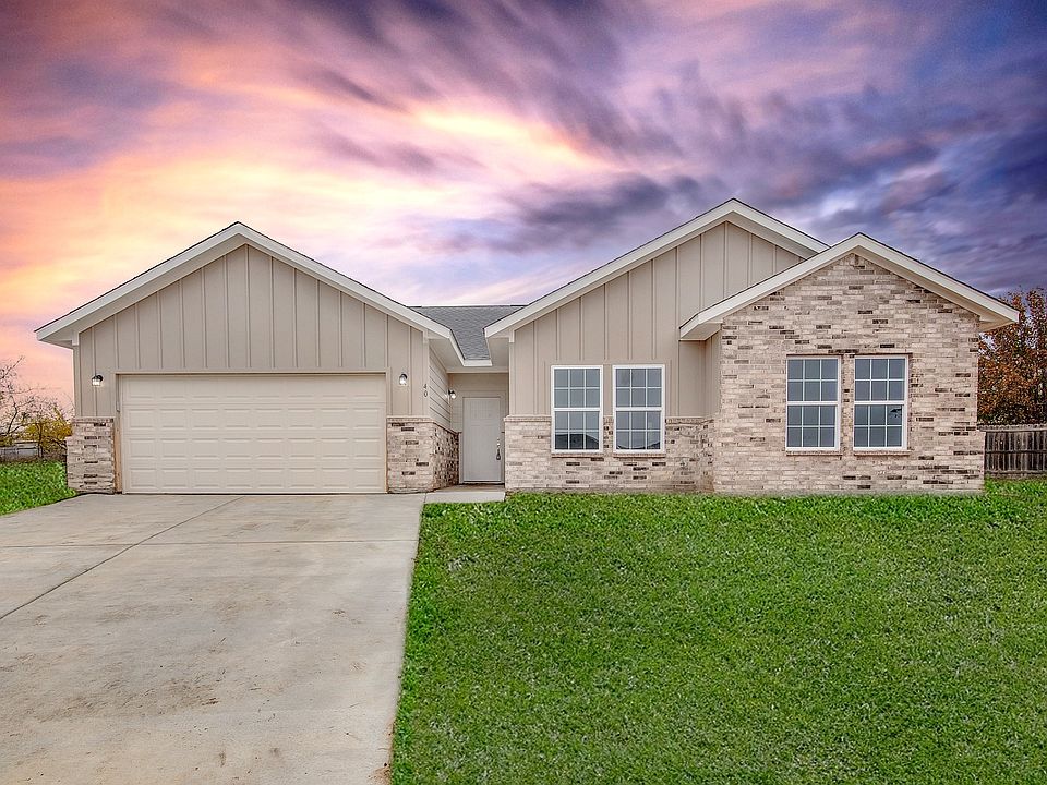 1st image of 140 Magnolia Estates St