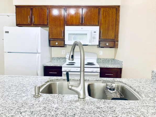 Del Dayo, 5200 Arden Way APT 129, Carmichael, CA 95608