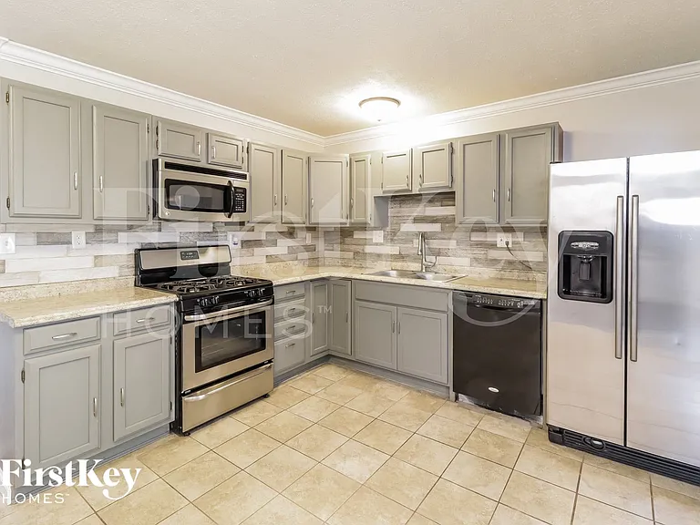958 Sheffield Dr — Photo 6