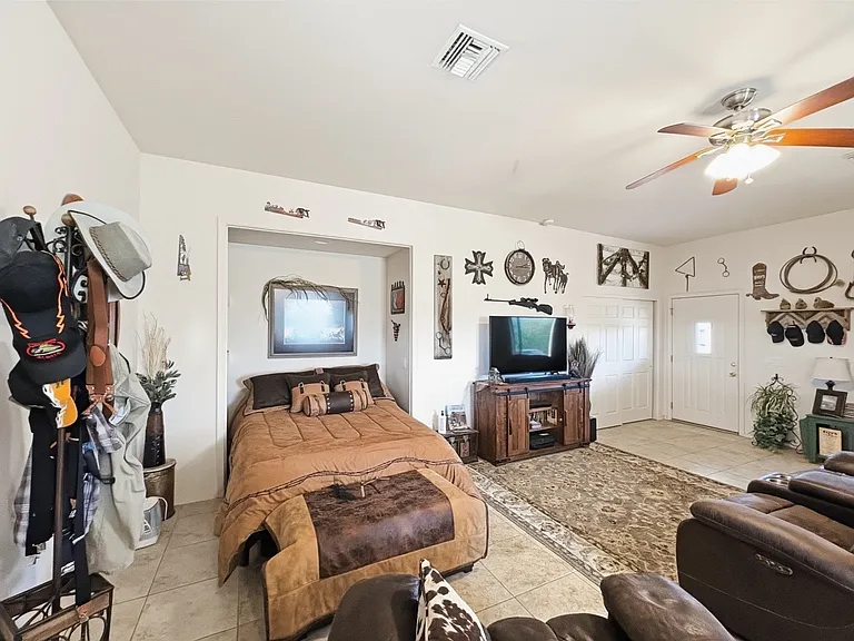1033 E Irvine Rd — Photo 8