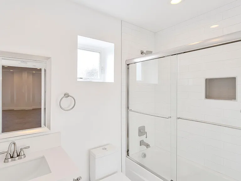 2518 Thurman Ave — Photo 8