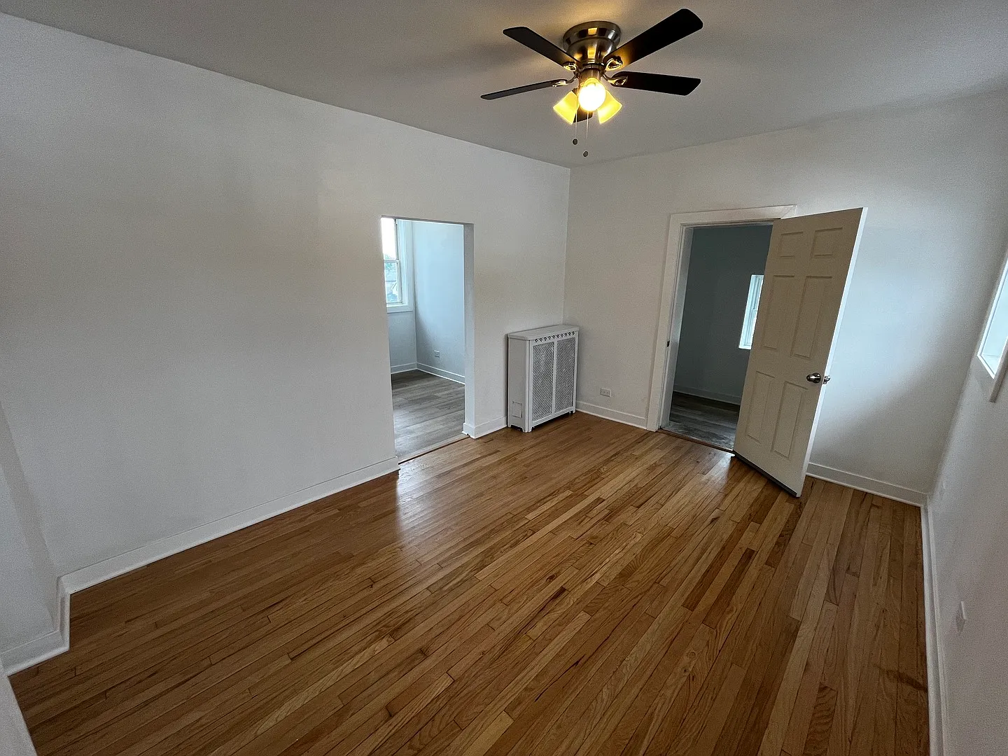2 bed, 1000 sqft, $2,100 — Photo 4