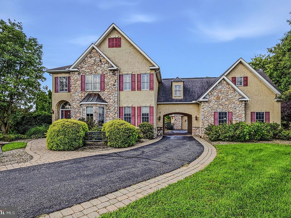 1st image of 264 Regent Cir
