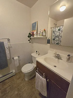 Rented by Voro Purple LLC | media 20