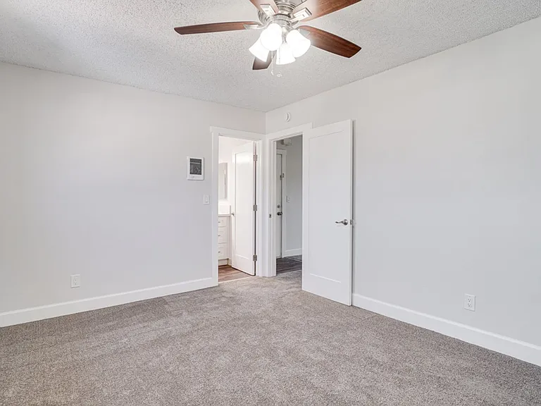 Cambridge Apartments — Photo 20