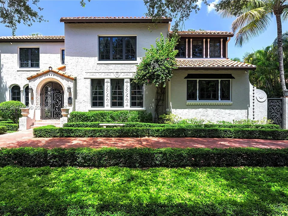 1822 Country Club Prado