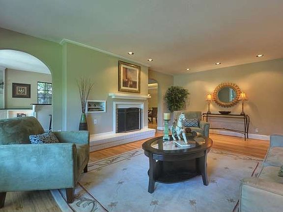4th image of 1413 Cronwell Dr