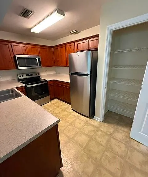 2635 Fairmount Ln — Photo 8