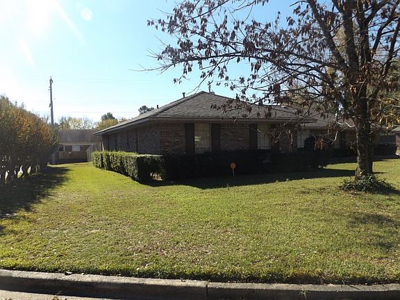 3rd image of 8 Lakewood Ln