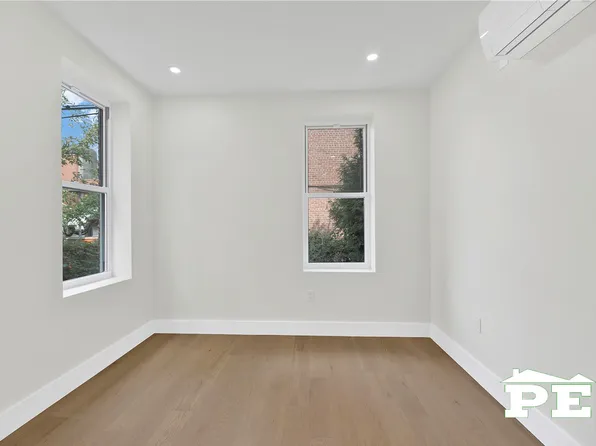 1715 Voorhies Avenue image 23 of 35