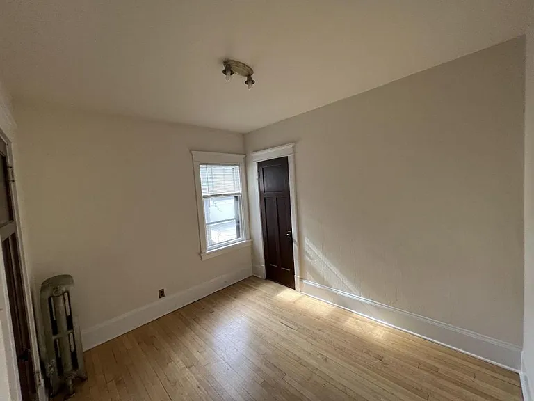 1820 E Hartford Ave — Photo 4