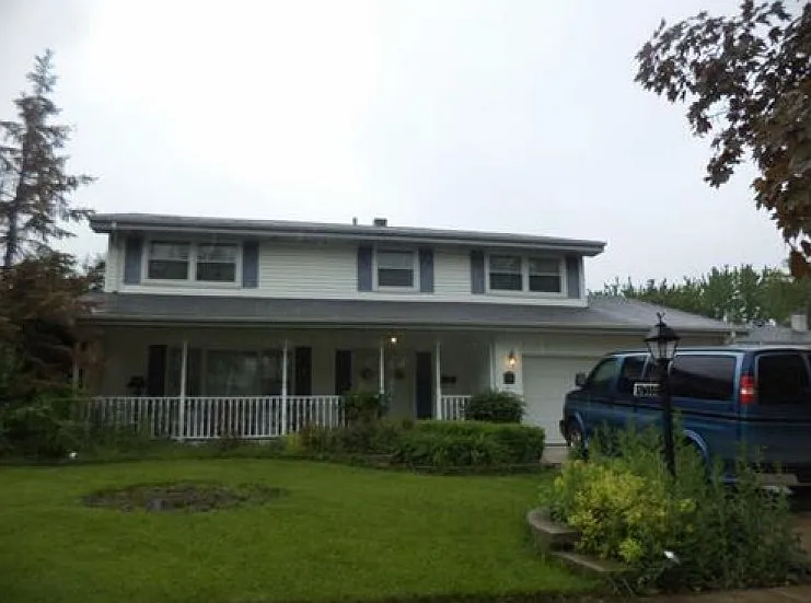 17W444 Earl Ct photo 1