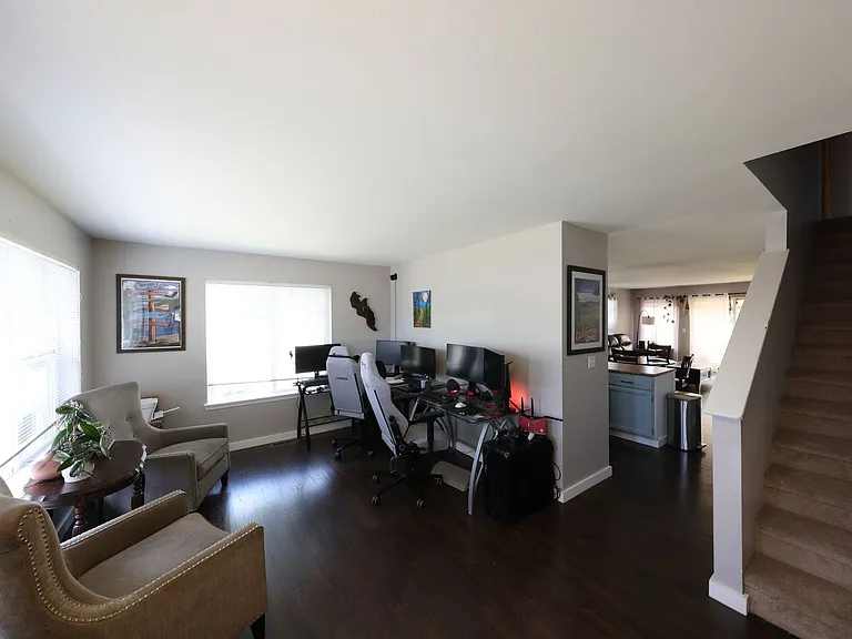 20 SW Cruise St — Photo 2