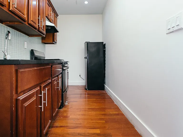 117 S 4th St #13 — Photo 7