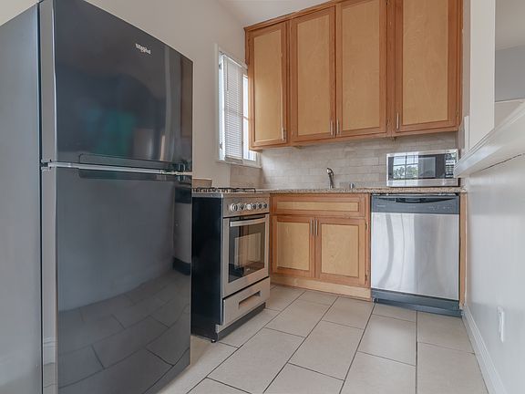 Kitchen comes with Fridge, Stove/Oven, Dishwasher, and Microwave.