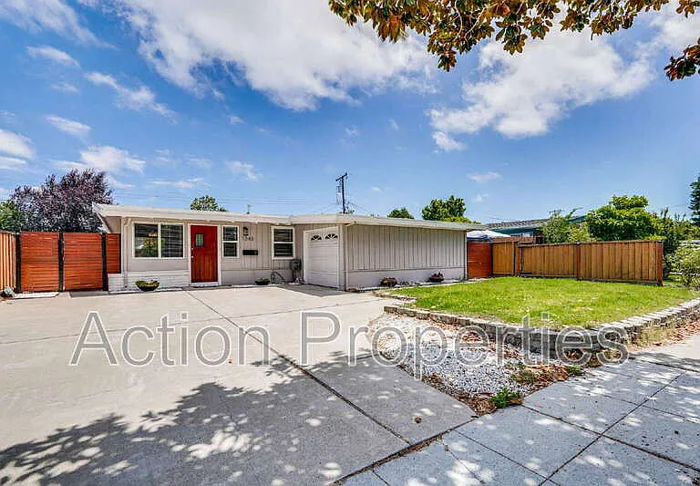 1343 Torrance Ave — Photo 1